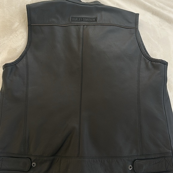 Harley Davidson Leather Vest - Picture 4 of 5